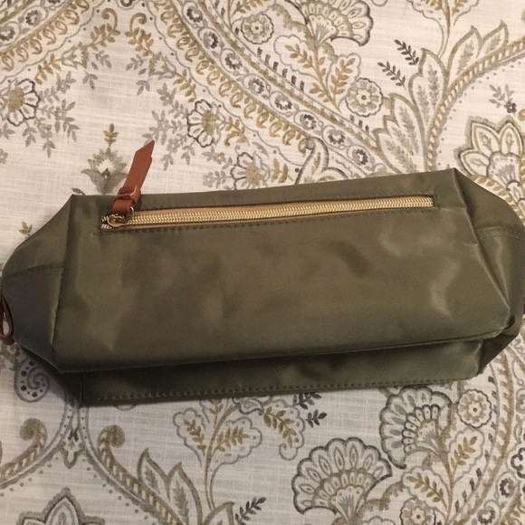 MACYS TOILETRY BAG - Picture 4 of 6